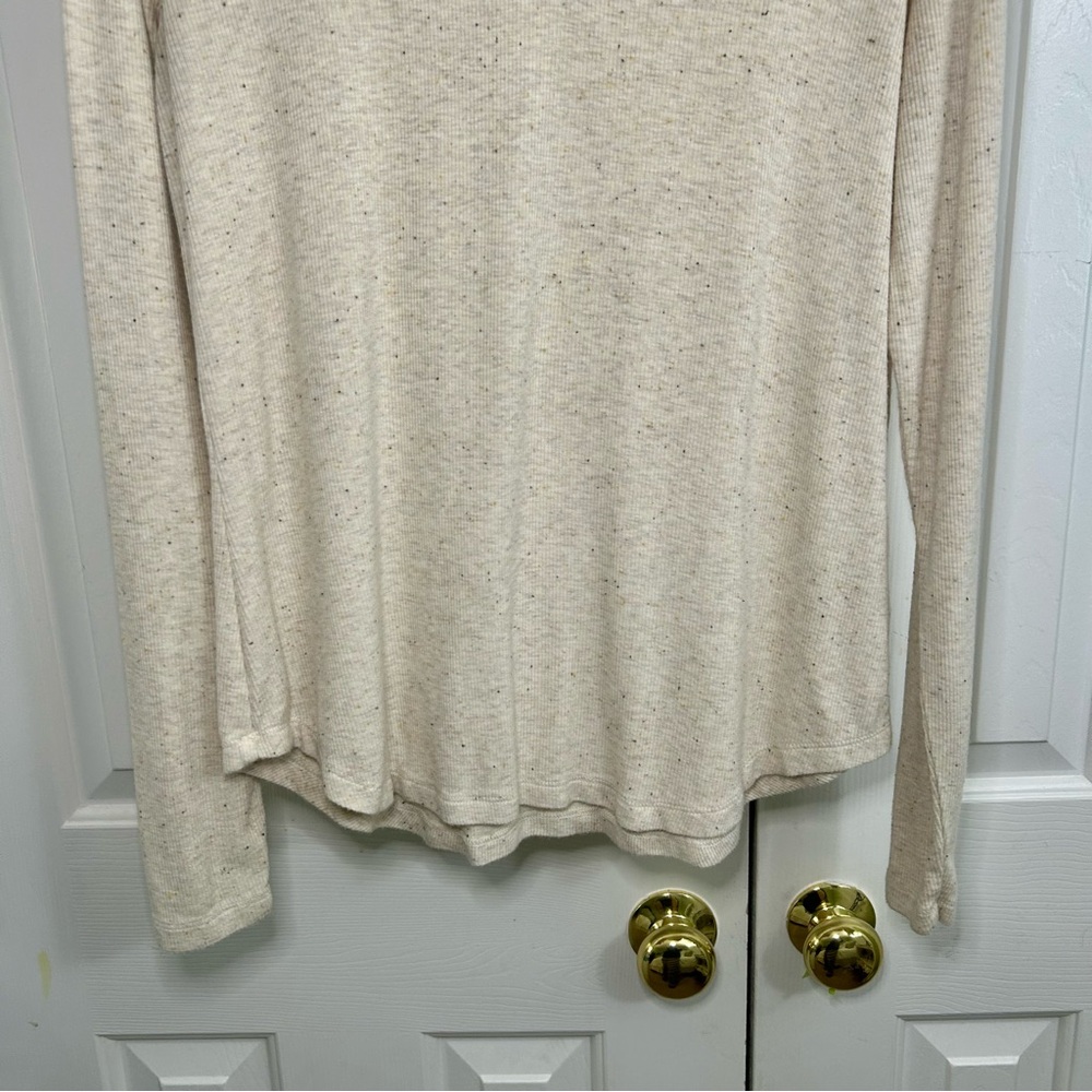 Cabi Oatmeal Color Henley V Neck Long Sleeve Top Size Small - Picture 3 of 14